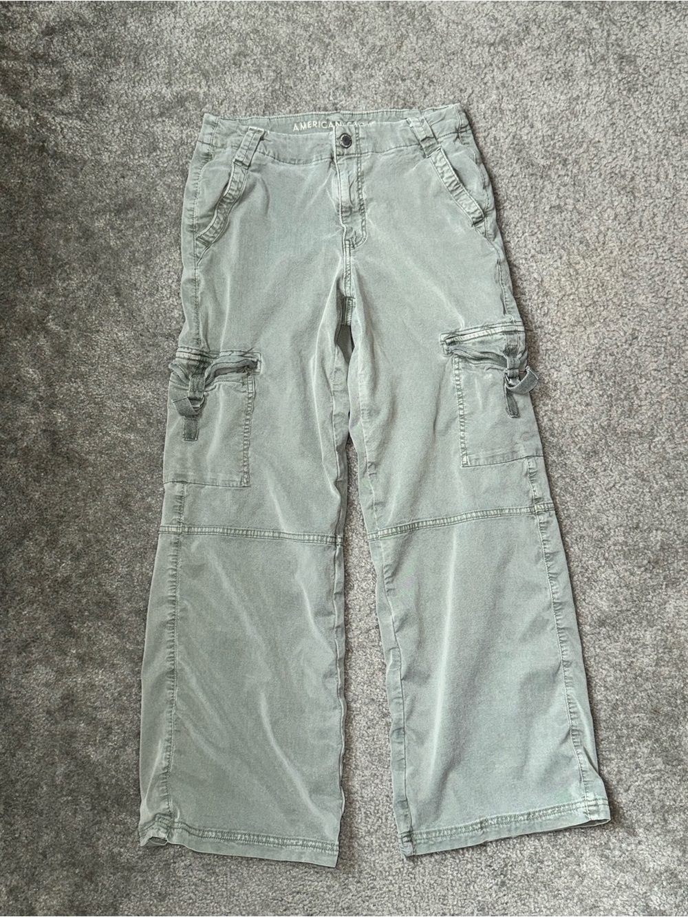 American Eagle women’s hi-rise baggy wide-leg cargo pants; olive green; 2 short
